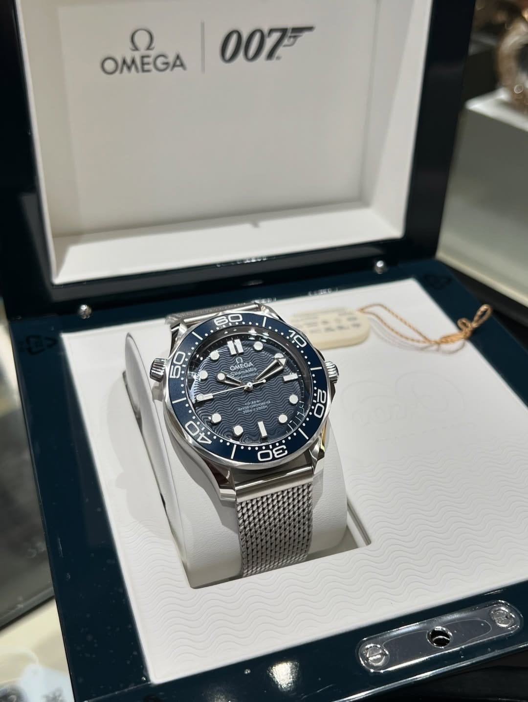 OMEGA SEAMASTER DIVER 300M (JAMES BOND 60th Anniversary) 42mm