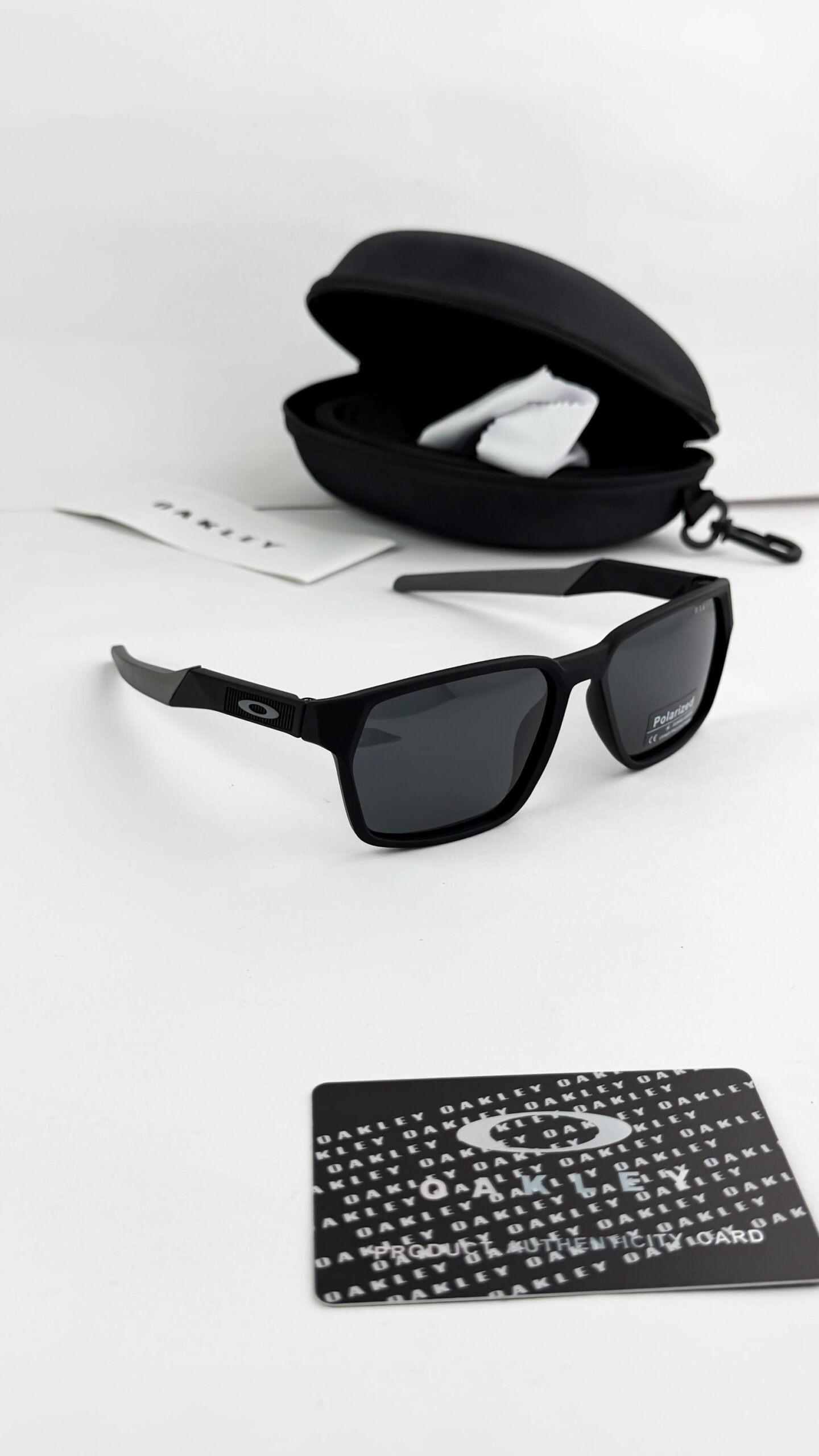 Oakley Black 24042 – Performance Designer Sunglasses